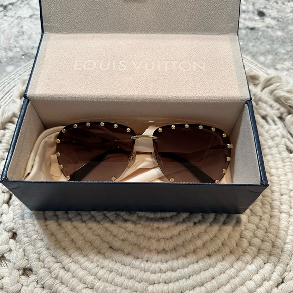 Louis Vuitton Sunglasses - Picture 3 of 13